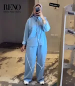 Lightweight and practical denim suit with a modern design